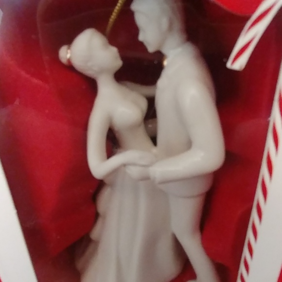 Lenox ornament or cake topper - Picture 2 of 3